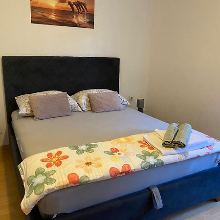 Apartmani Marija Povljana Ngoại thất bức ảnh